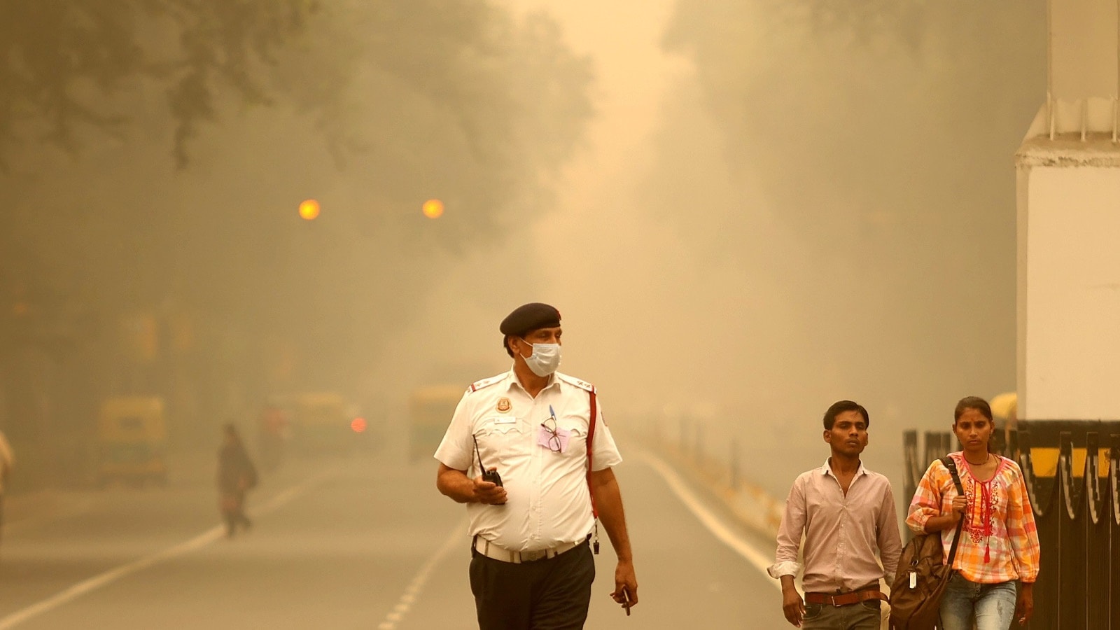 What level of air pollution makes it unsafe to exercise outdoors?
