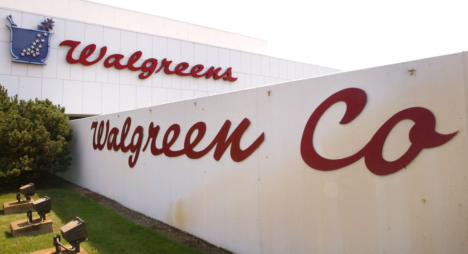 Under New CEO Wentworth, Walgreens Continues to Sell Its Retail Shares